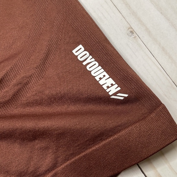 Doyoueven Scrunch Seamless Shorts - Chocolate Brown - M - Picture 5 of 10